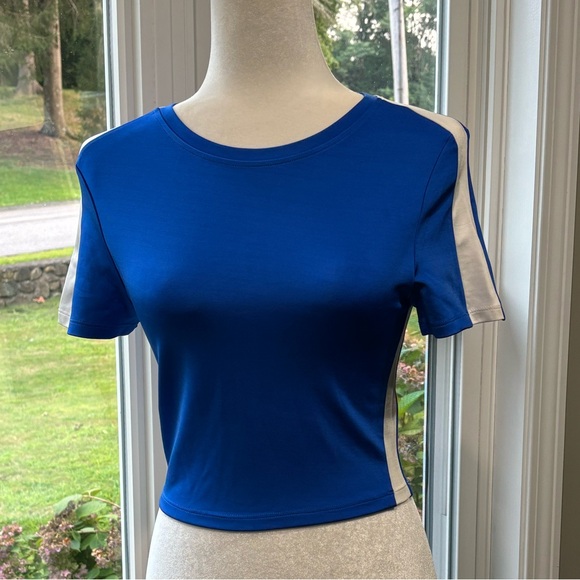 Alice + Olivia Cindy Classic Cropped T-shirt - Picture 4 of 10